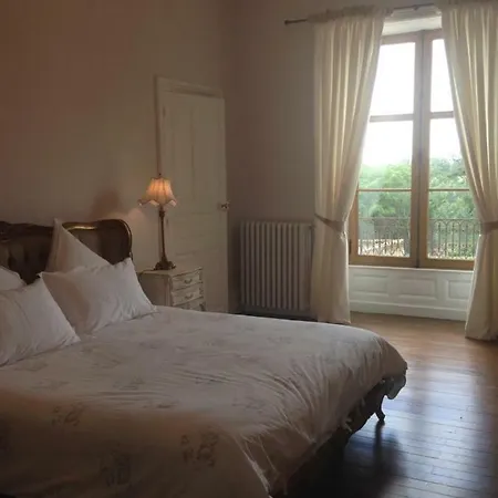 לינה וארוחת בוקר Chateau Pont Jarno *