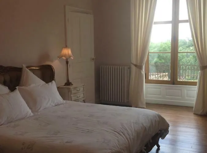 Alojamento de Acomodação e Pequeno-almoço Chateau Pont Jarno 4*